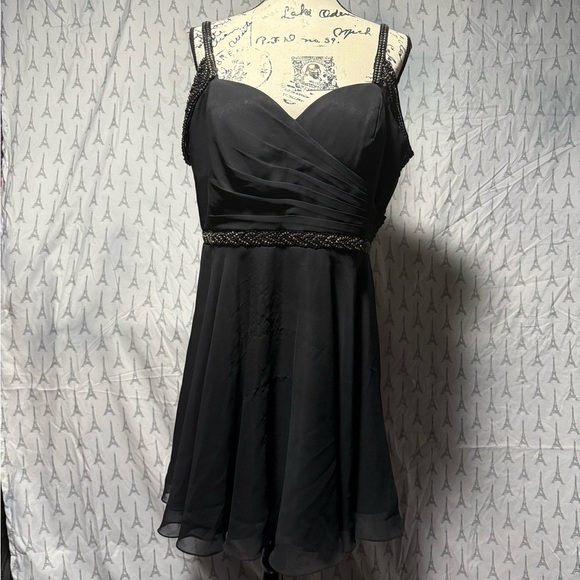 Black Sleeveless Prom Dress - Picture 1 of 6